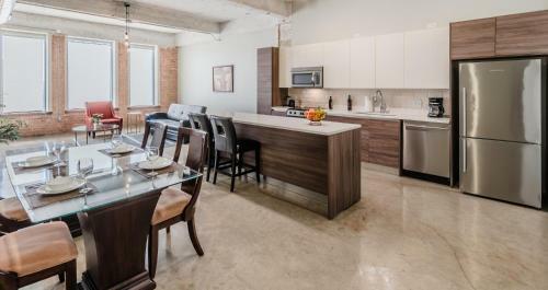 Regal Stays Corporate Apartments - Downtown Dallas