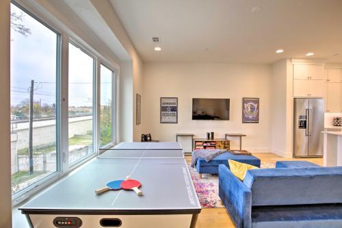 Sleek Dallas Townhouse - 5 Miles To Downtown!