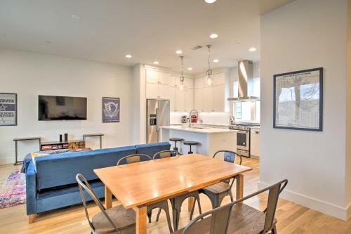 Sleek Dallas Townhouse - 5 Miles To Downtown!