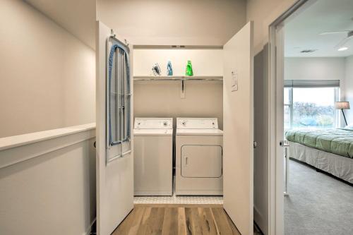 Sleek Dallas Townhouse - 5 Miles To Downtown!