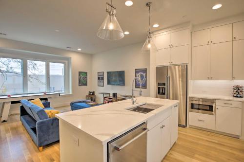 Sleek Dallas Townhouse - 5 Miles To Downtown!