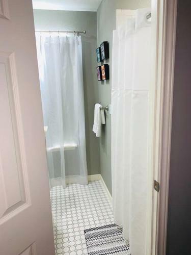 Witte Wonderland - Separate Garage Apartment!!