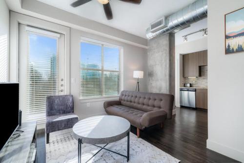 Bright Chic 1br Apartment By Stay Gia
