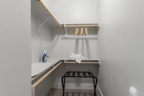 Bright Chic 1br Apartment By Stay Gia