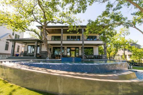 Wake And Roll Plus - The Ultimate Luxury Lake Lbj Escape
