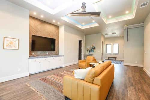 Wake And Roll Plus - The Ultimate Luxury Lake Lbj Escape