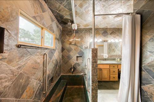 River Oaks Lookout - Unit A & B