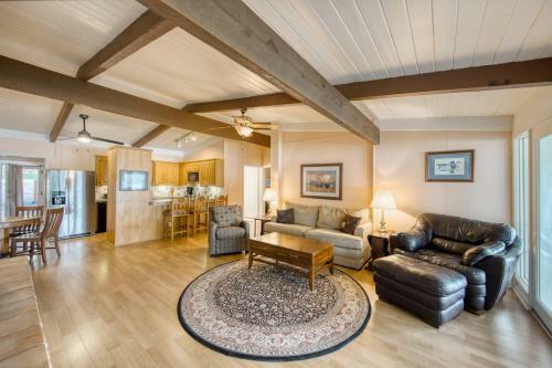 River Oaks Lookout - Unit A & B