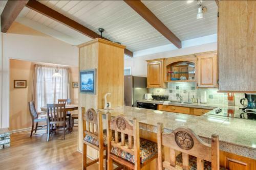 River Oaks Lookout - Unit A & B