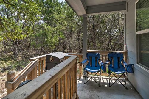 Bright Lago Vista Home - Walk To Lake Travis!