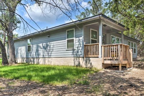 Bright Lago Vista Home - Walk To Lake Travis!