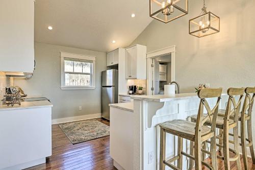 Comfy Hill Country Haven With Private Hot Tub!