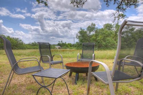 Gorgeous Home Near Wineries With Hot Tub And Fire Pit