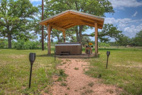 Gorgeous Home Near Wineries With Hot Tub And Fire Pit