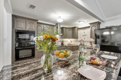Gorgeous Home Near Wineries With Hot Tub And Fire Pit