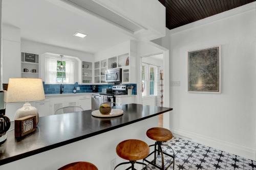 New Gorgeous Home Near Main St With Firepit And Grill