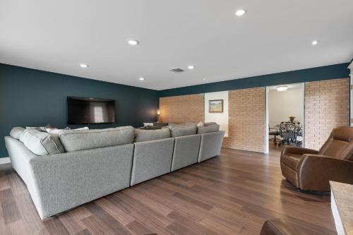 Gorgeous Home With Grill 5min From Mainst