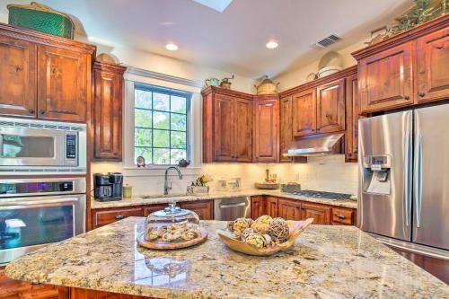 Charmed Haus Relaxing Retreat Near Downtown