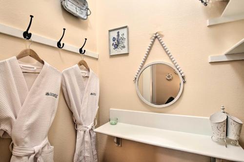 Charmed Haus Relaxing Retreat Near Downtown