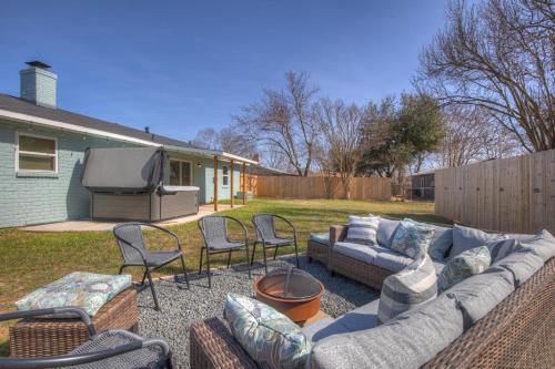 New! Haus With Hot Tub And Fire Pit-near Main St!