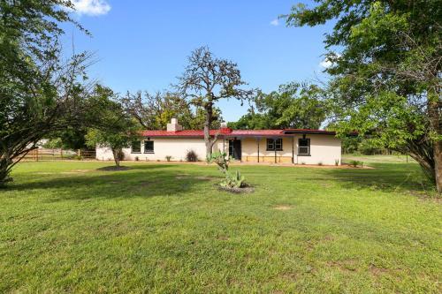 New Luxurious Home With Pool And Hot Tub