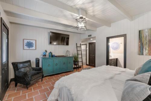 New Luxurious Home With Pool And Hot Tub