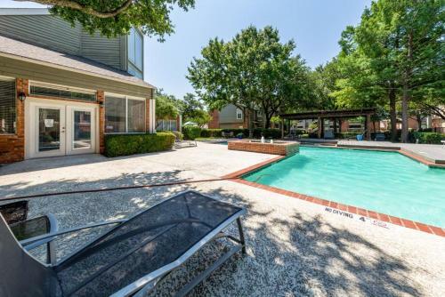 O-range Venue Apartment : Pool View, King Bed & Car Garage