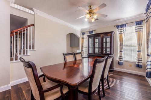 Blissful And Lavish 4 Bedrooms Home With Jacuzzi
