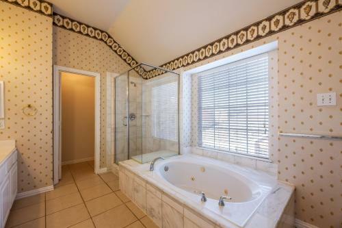 Blissful And Lavish 4 Bedrooms Home With Jacuzzi