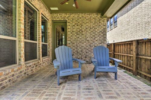Chic Family-friendly Home In Irving With Yard!