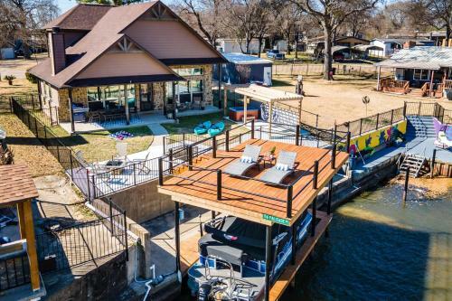 Luxury Lakefront Getaway