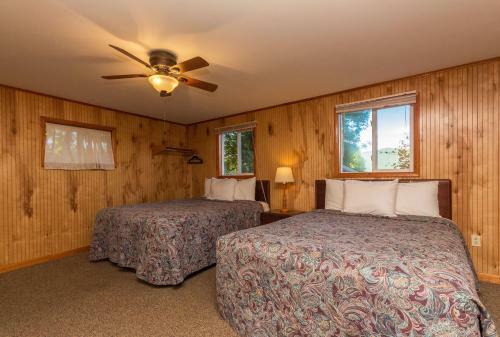Hotel Flamingo Resort On Lake George