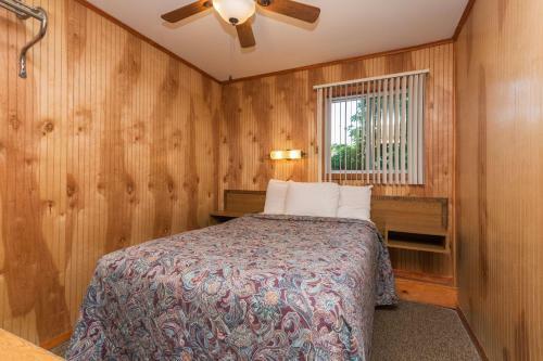 Hotel Flamingo Resort On Lake George