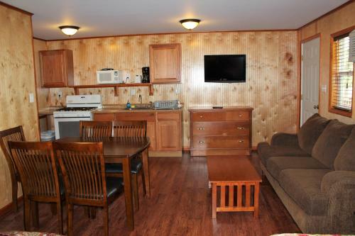 Hotel Flamingo Resort On Lake George