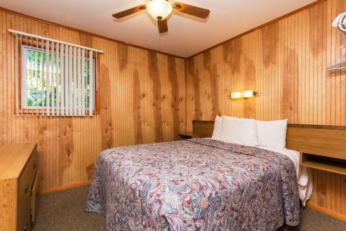 Hotel Flamingo Resort On Lake George