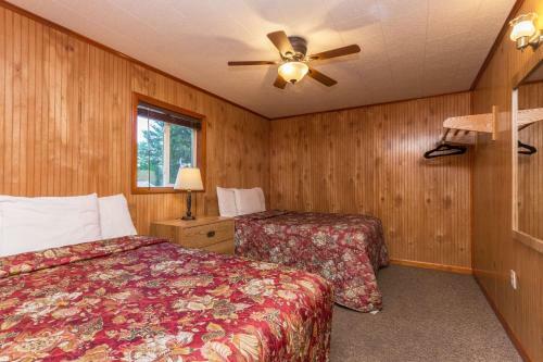 Hotel Flamingo Resort On Lake George