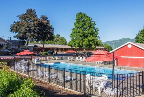 Hotel Flamingo Resort On Lake George