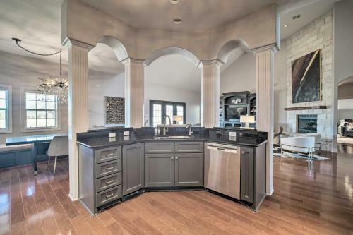 Luxurious Aggieland Retreat - 14 Mi To Aandm!