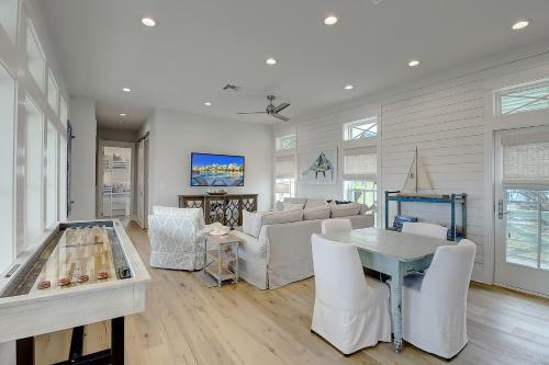 The Lighthouse 328 Coa