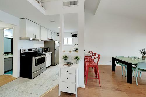Lakepoint Cove Retreat