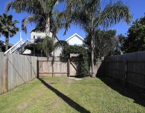 Sugar Shack, Beautiful & Updated, 2 Blocks From Beach, Pet Friendly! | Sugar Shack Lower