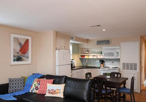 Sugar Shack, Beautiful & Updated, 2 Blocks From Beach, Pet Friendly! | Sugar Shack Lower