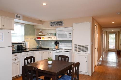 Sugar Shack, Beautiful & Updated, 2 Blocks From Beach, Pet Friendly! | Sugar Shack Lower