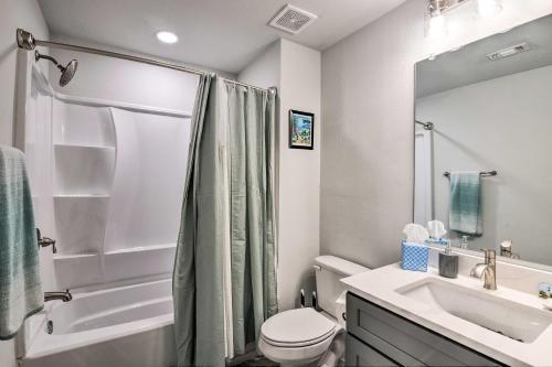 Bright And Airy Galveston Home Less Than 2 Mi To Beach!