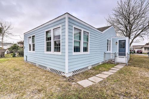 Bright And Airy Galveston Home Less Than 2 Mi To Beach!