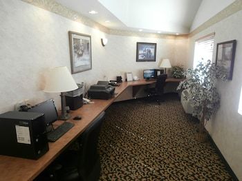 Holiday Inn Express Hotel & Suites Raton