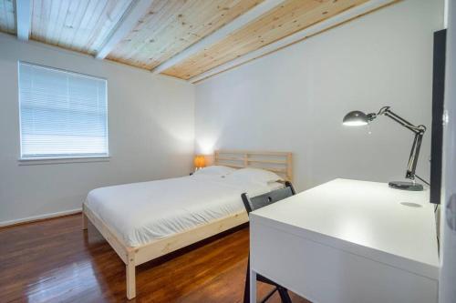 Apartamento Avant-garde Montrose Apt W/ Coffee And Parking