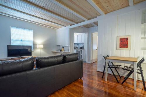 Apartamento Avant-garde Montrose Apt W/ Coffee And Parking