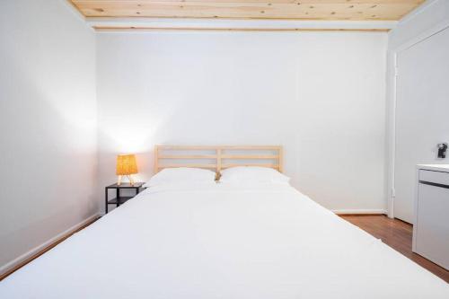 Apartamento Avant-garde Montrose Apt W/ Coffee And Parking