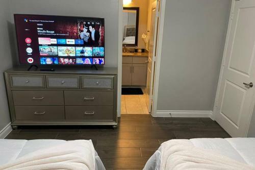 Private Townhouse By The Heights Area And Downtown
